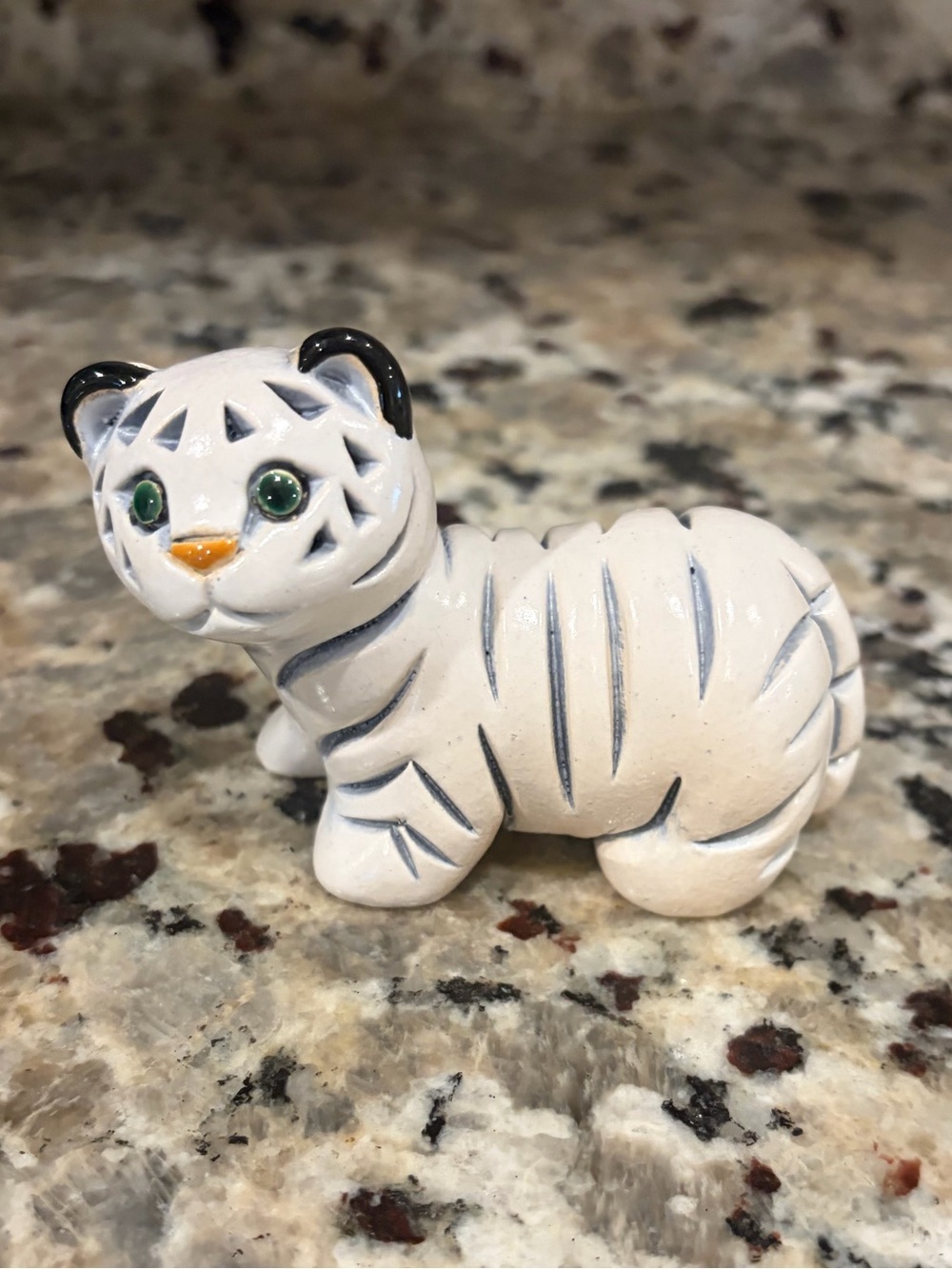 vintage handcrafted Artesania Rinconada Baby White Tiger figurine (Model 344A)